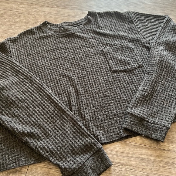 SOLD✨Waffle L/S Crop Top✨ - Picture 2 of 7